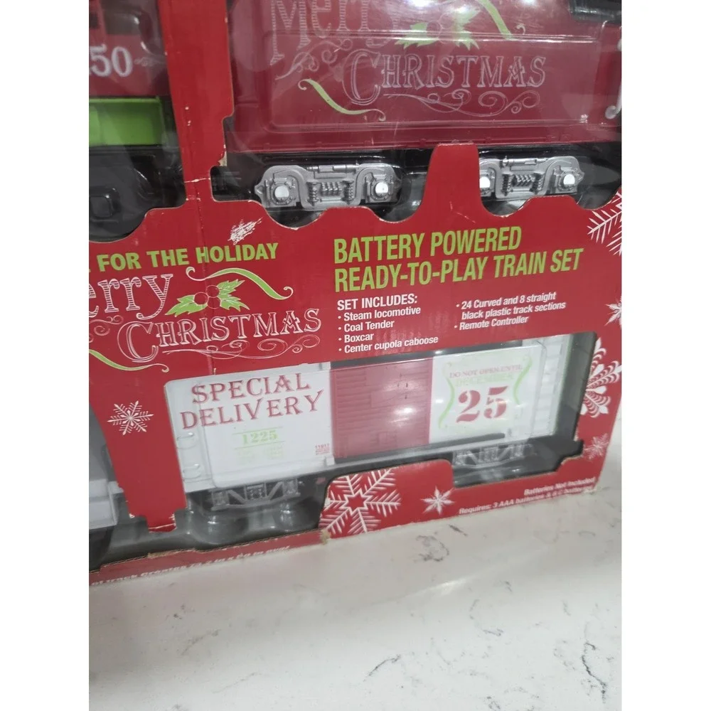 Lionel 7-11915 Home For The Holiday Ready-to-Play set